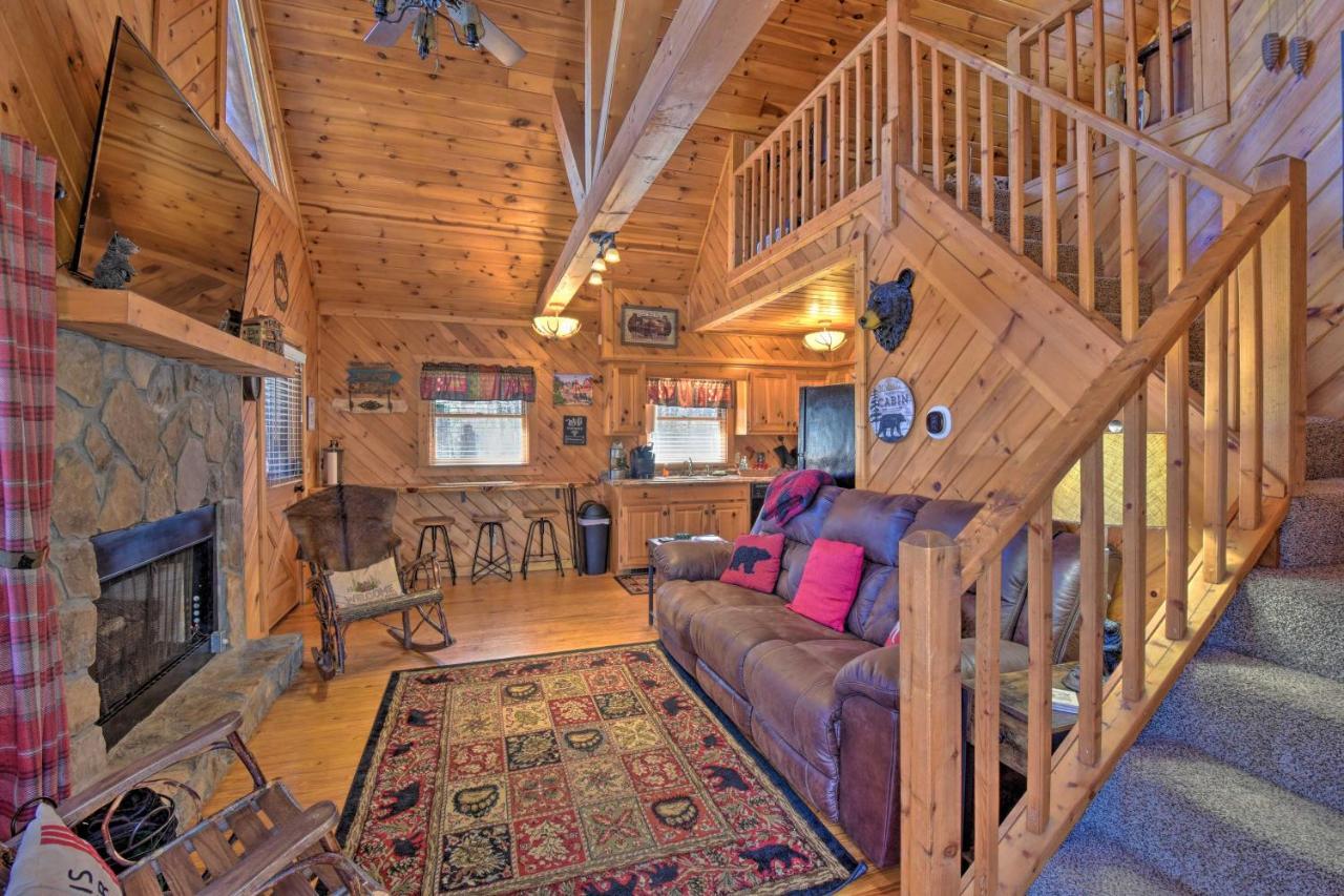 Helen Cabin With Deck And Hot Tub Less Than Half Mi To Main St Extérieur photo