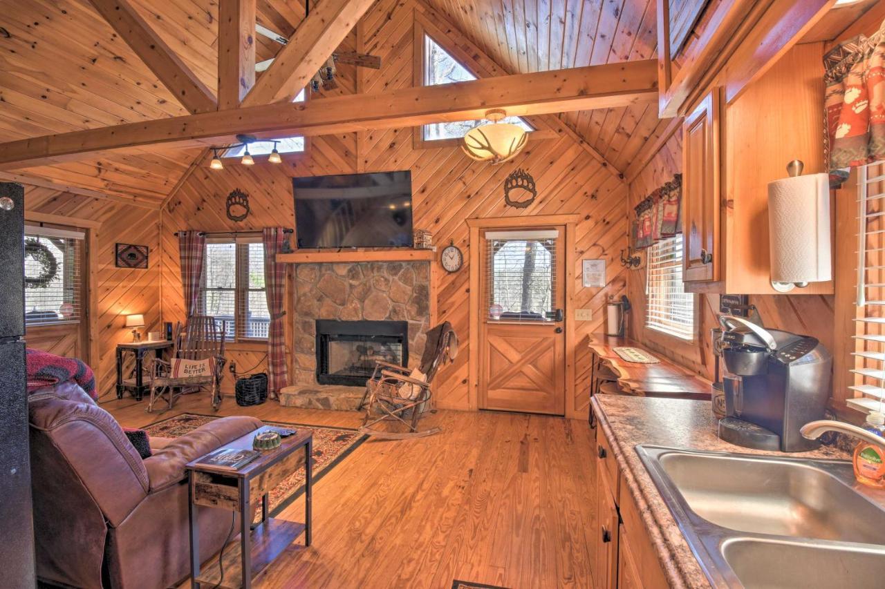 Helen Cabin With Deck And Hot Tub Less Than Half Mi To Main St Extérieur photo