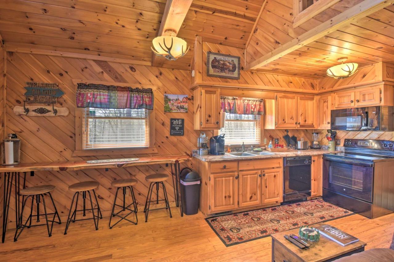 Helen Cabin With Deck And Hot Tub Less Than Half Mi To Main St Extérieur photo