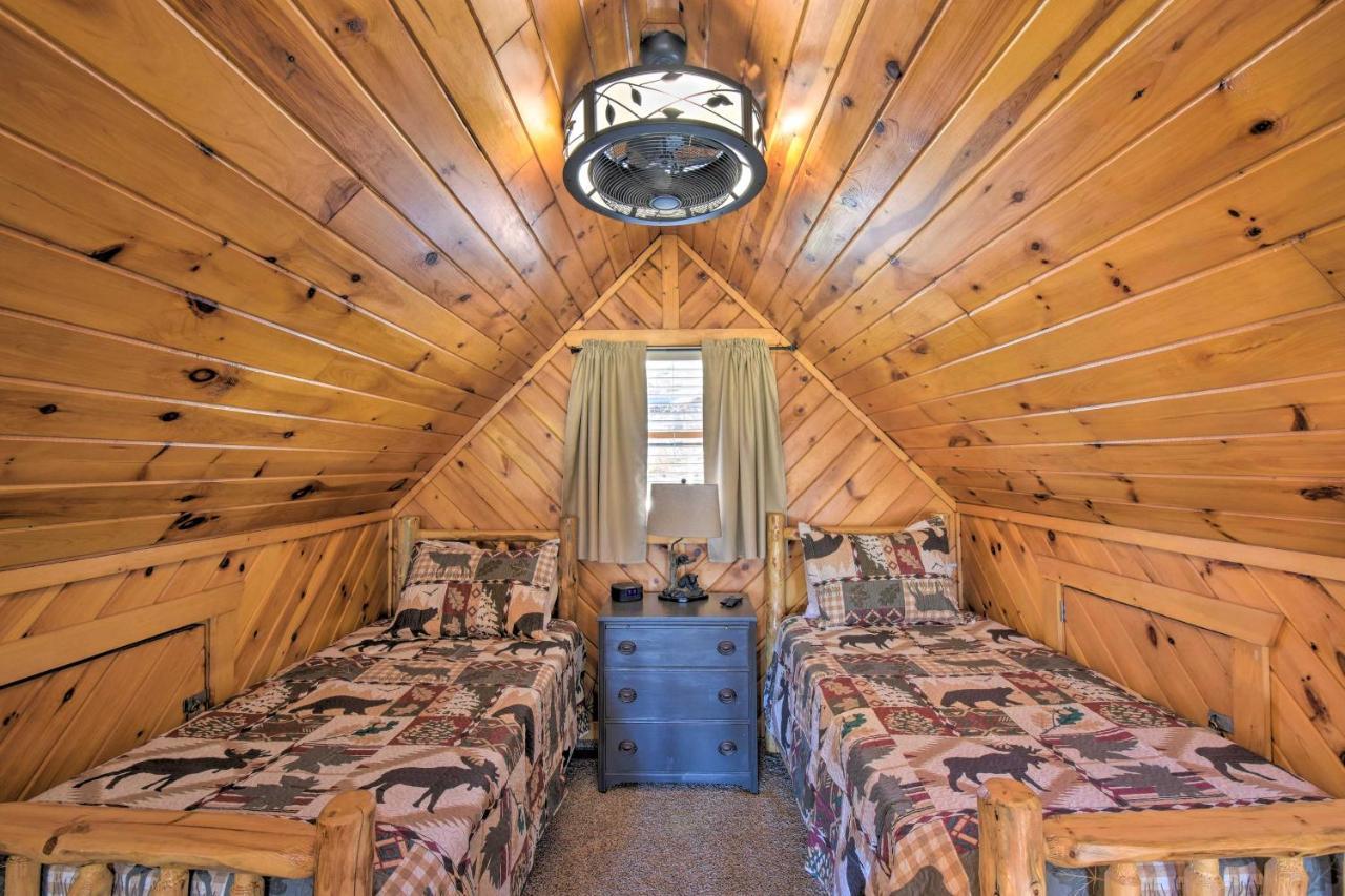 Helen Cabin With Deck And Hot Tub Less Than Half Mi To Main St Extérieur photo