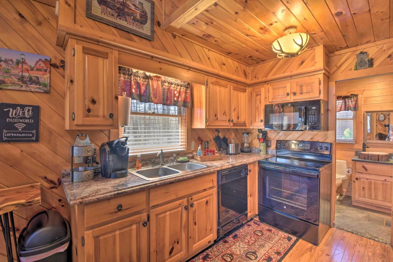 Helen Cabin With Deck And Hot Tub Less Than Half Mi To Main St Extérieur photo